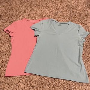 Two Apt. 9 Essentials V-neck T-shirts light mauve & light blue/teal Size large